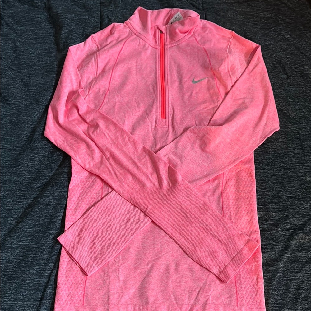 Nike dri-fit Vibrant Pink Quarter-Zip Pullover Size Small